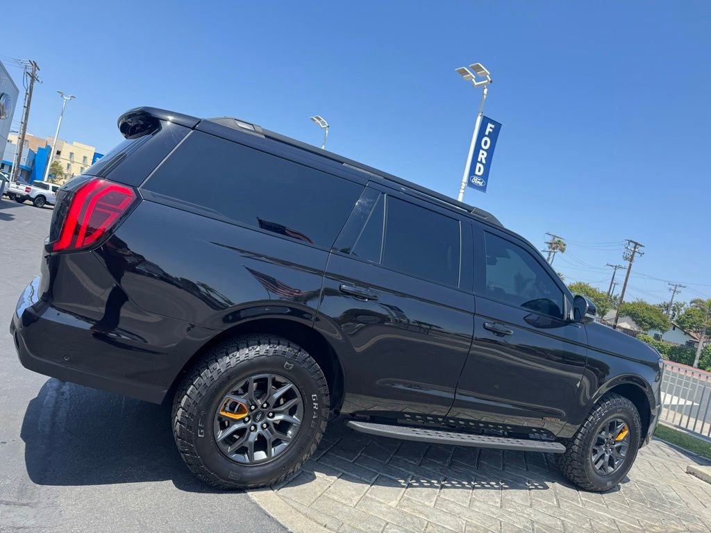Used 2025 Ford Expedition Tremor AWD/4WD image 2