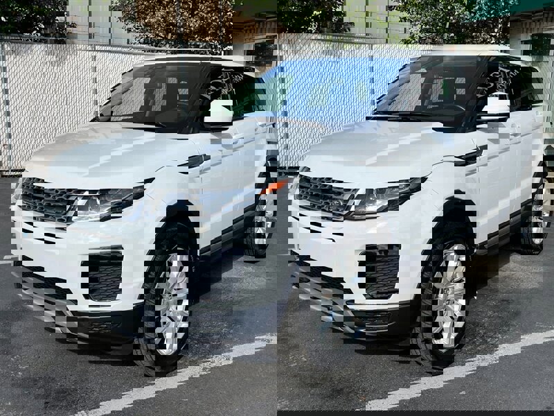 Used 2018 Land Rover Range Rover Evoque SE image 3