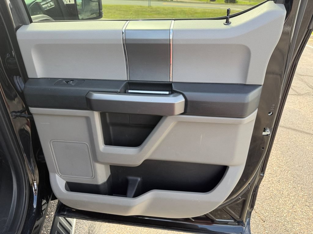 Used 2019 Ford F150 XLT w/ Equipment Group 302A Luxury AWD/4WD image 22