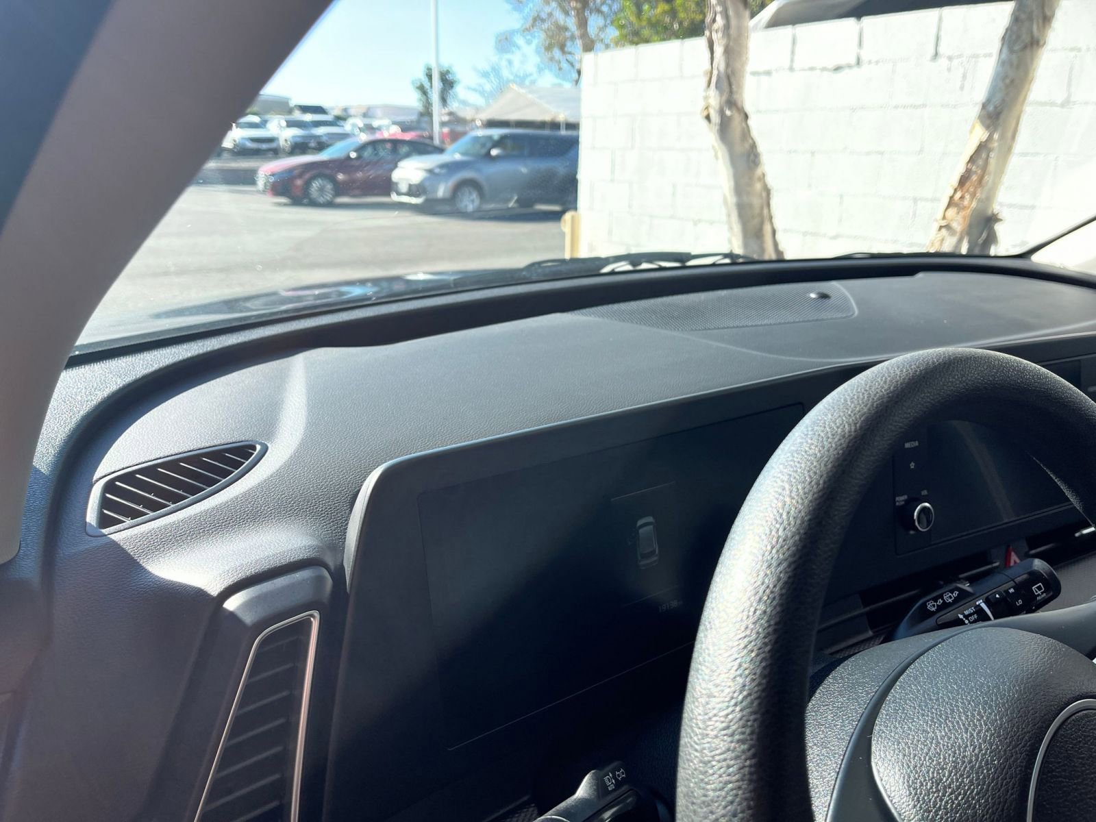 Used 2025 Kia Sportage LX image 34