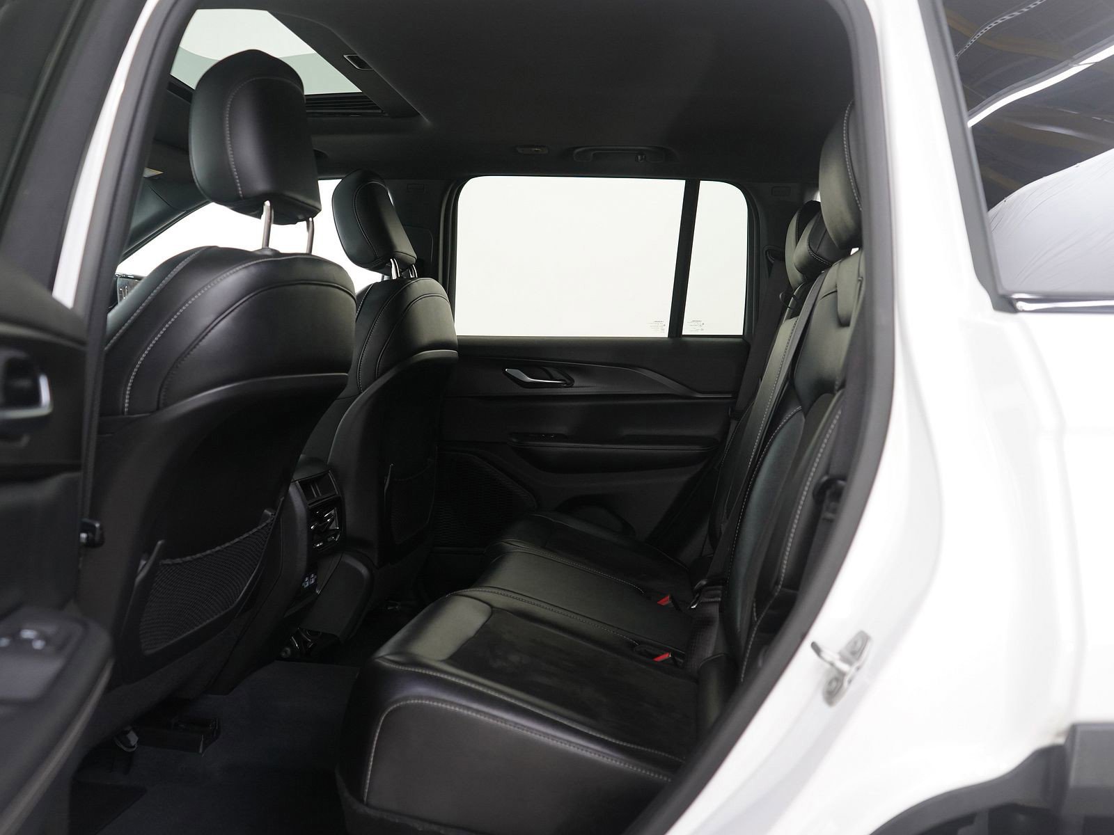 Used 2023 Jeep Grand Cherokee Altitude image 18