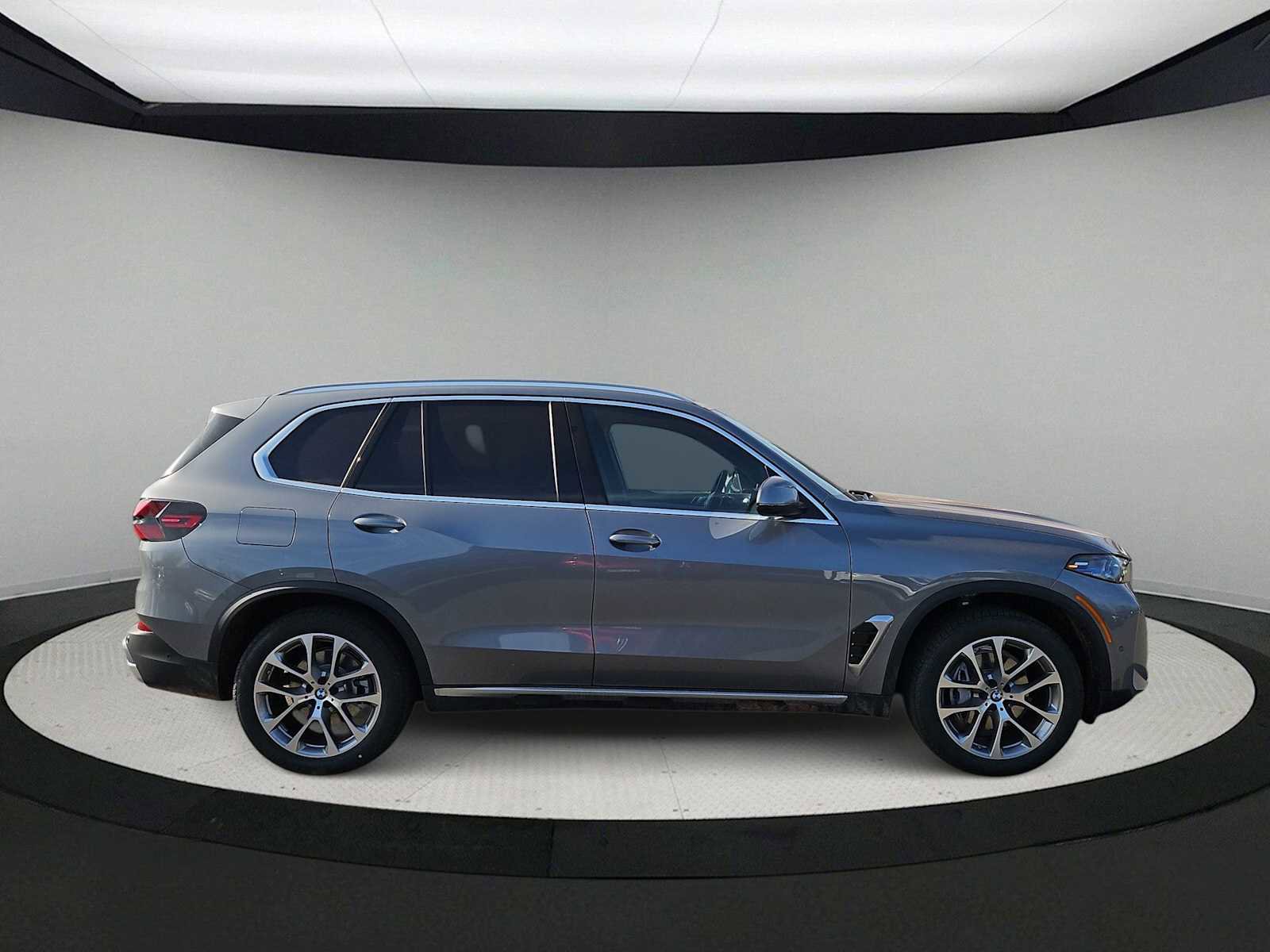 New 2026 BMW X5 xDrive40i w/ Premium Package image 9