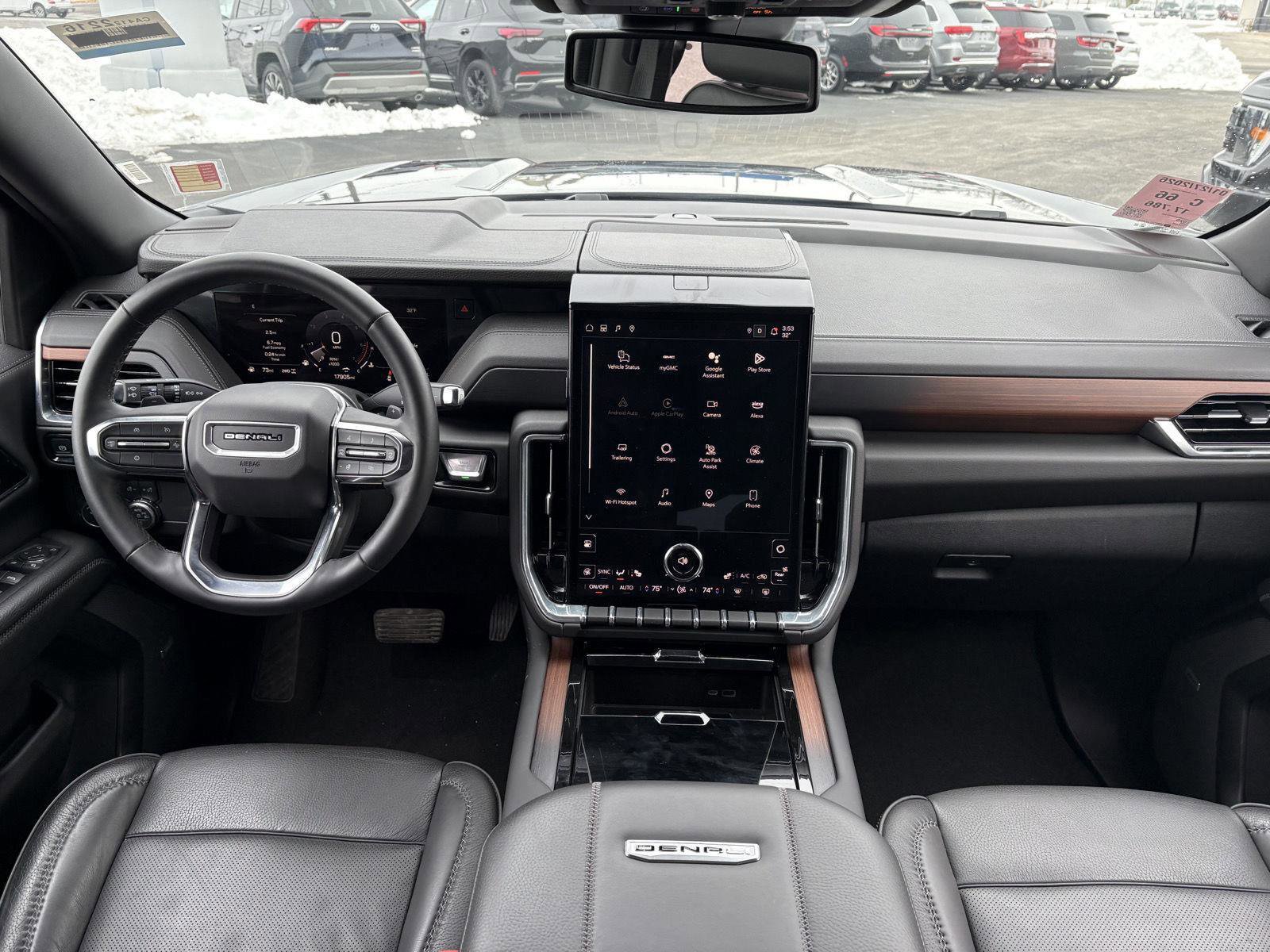 Used 2025 GMC Yukon Denali image 13