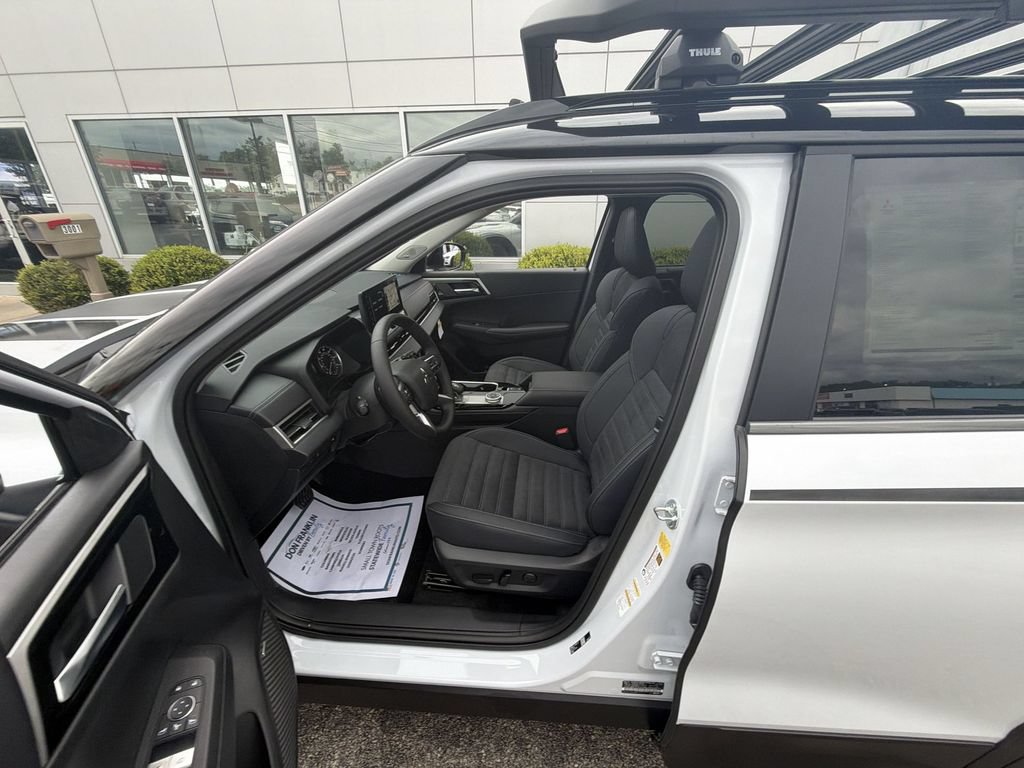 New 2026 Mitsubishi Outlander AWD image 11