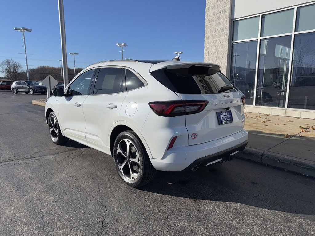 Used 2024 Ford Escape ST-Line Select w/ Tech Pack #2 image 9