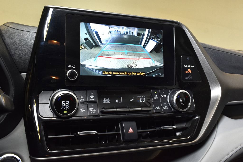 Used 2023 Toyota Highlander XLE image 23