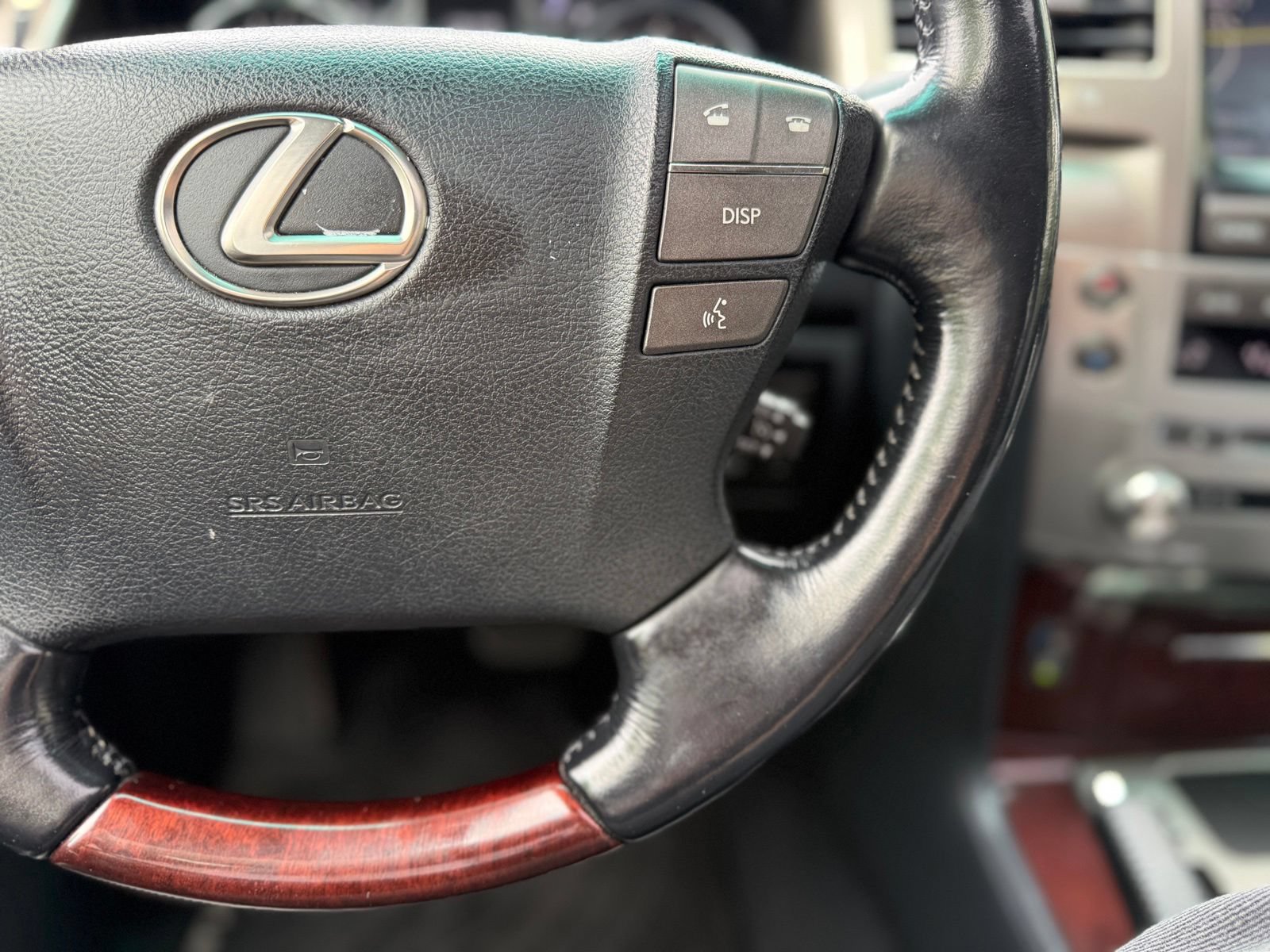 Used 2015 Lexus LX 570 4WD w/ Luxury Package image 25