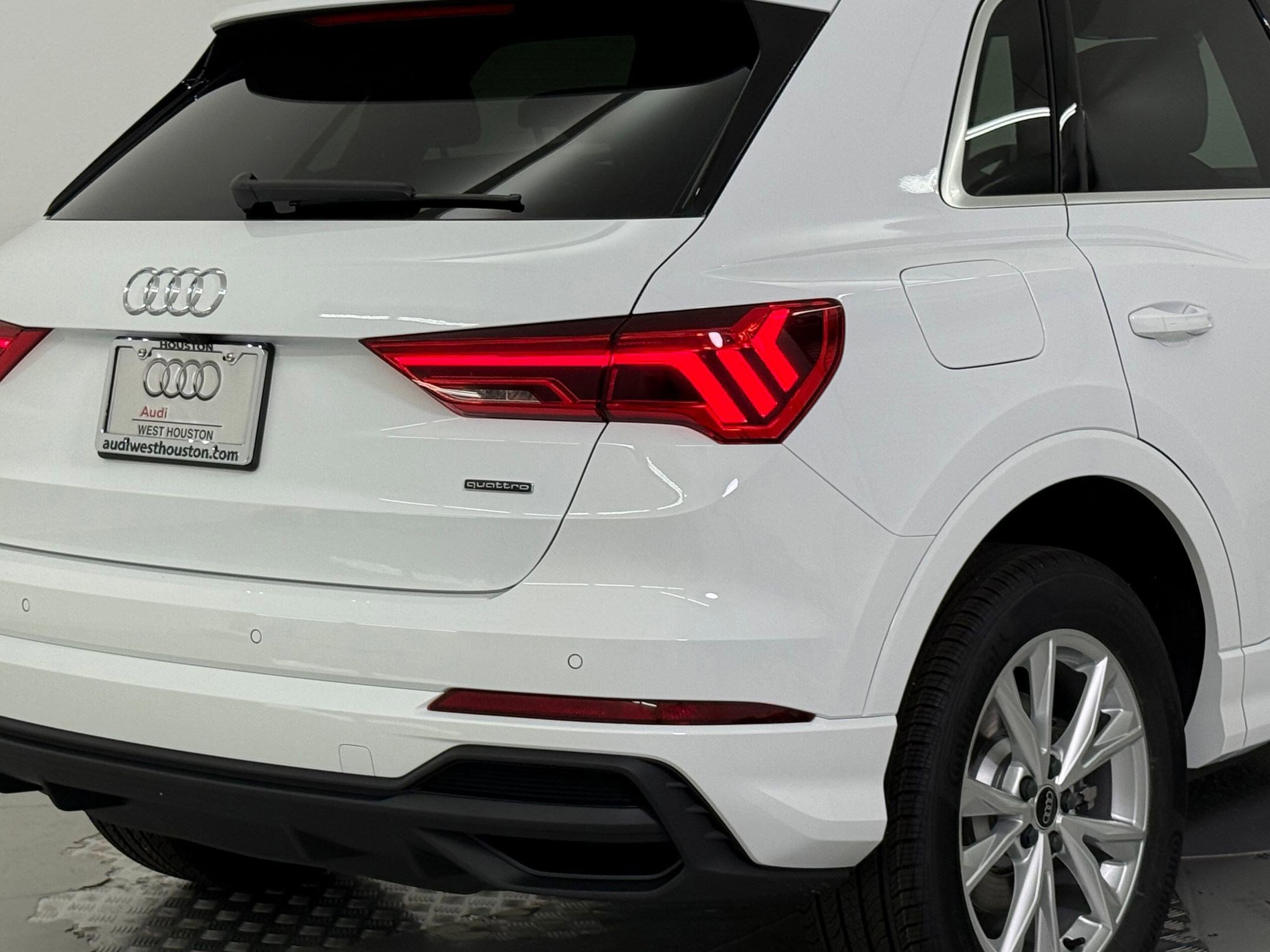 Used 2025 Audi Q3 2.0T Premium w/ Convenience Package AWD/4WD image 25