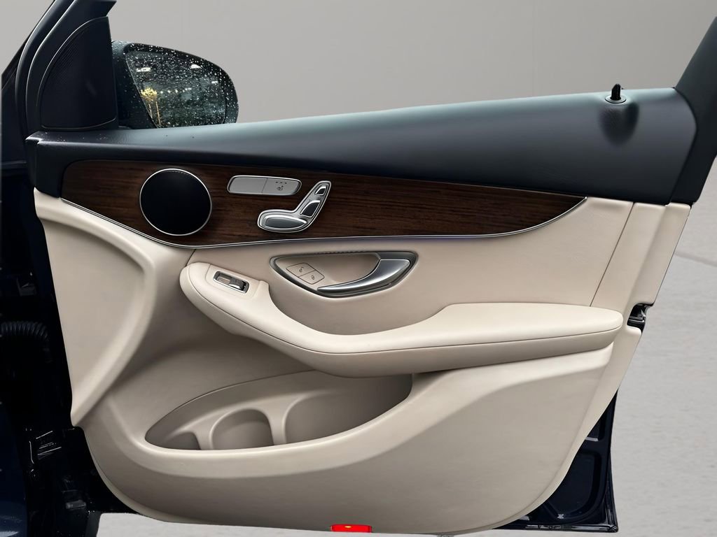 Used 2022 Mercedes-Benz GLC 300 4MATIC image 25