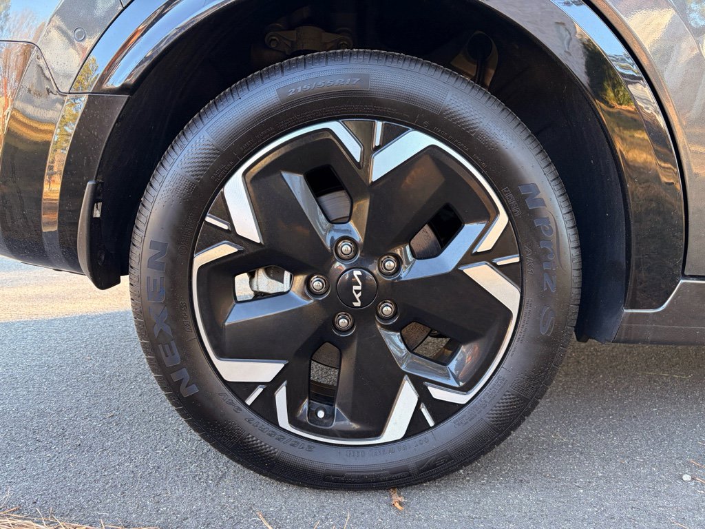 Used 2024 Kia Niro Wave w/ Wave Preserve Package image 35
