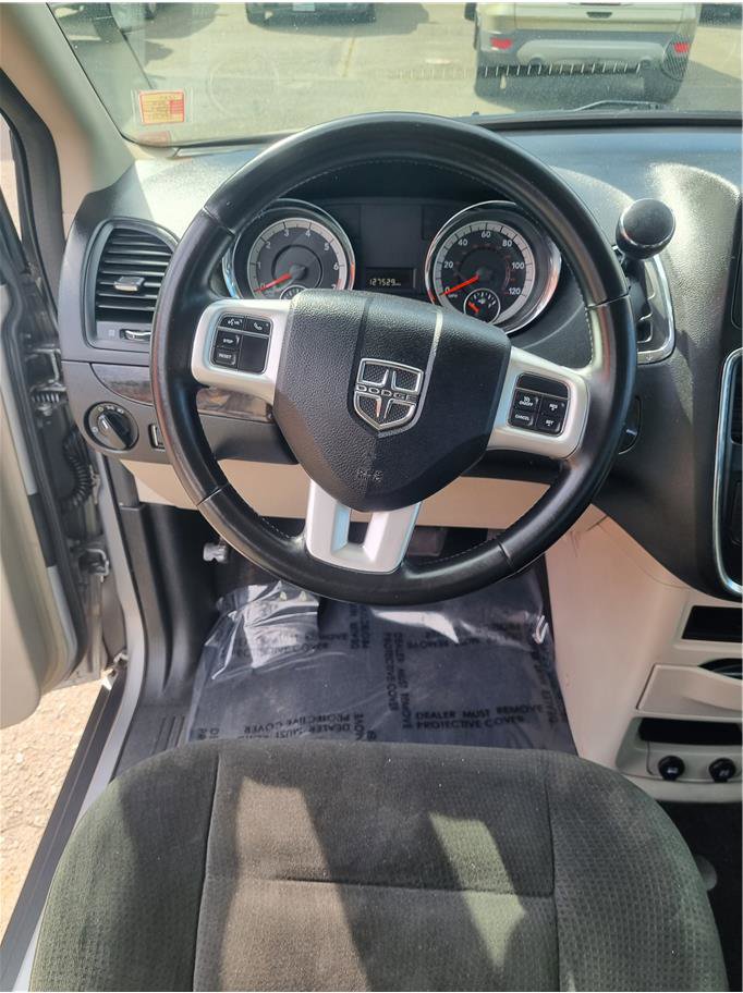 Used 2016 Dodge Grand Caravan American Value Package w/ UConnect Hands-Free Group FWD image 18