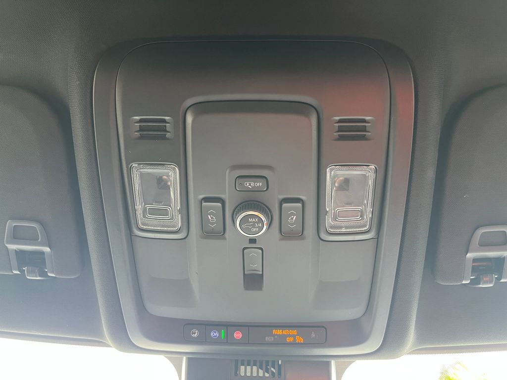 Used 2025 GMC Yukon XL Denali AWD/4WD image 25