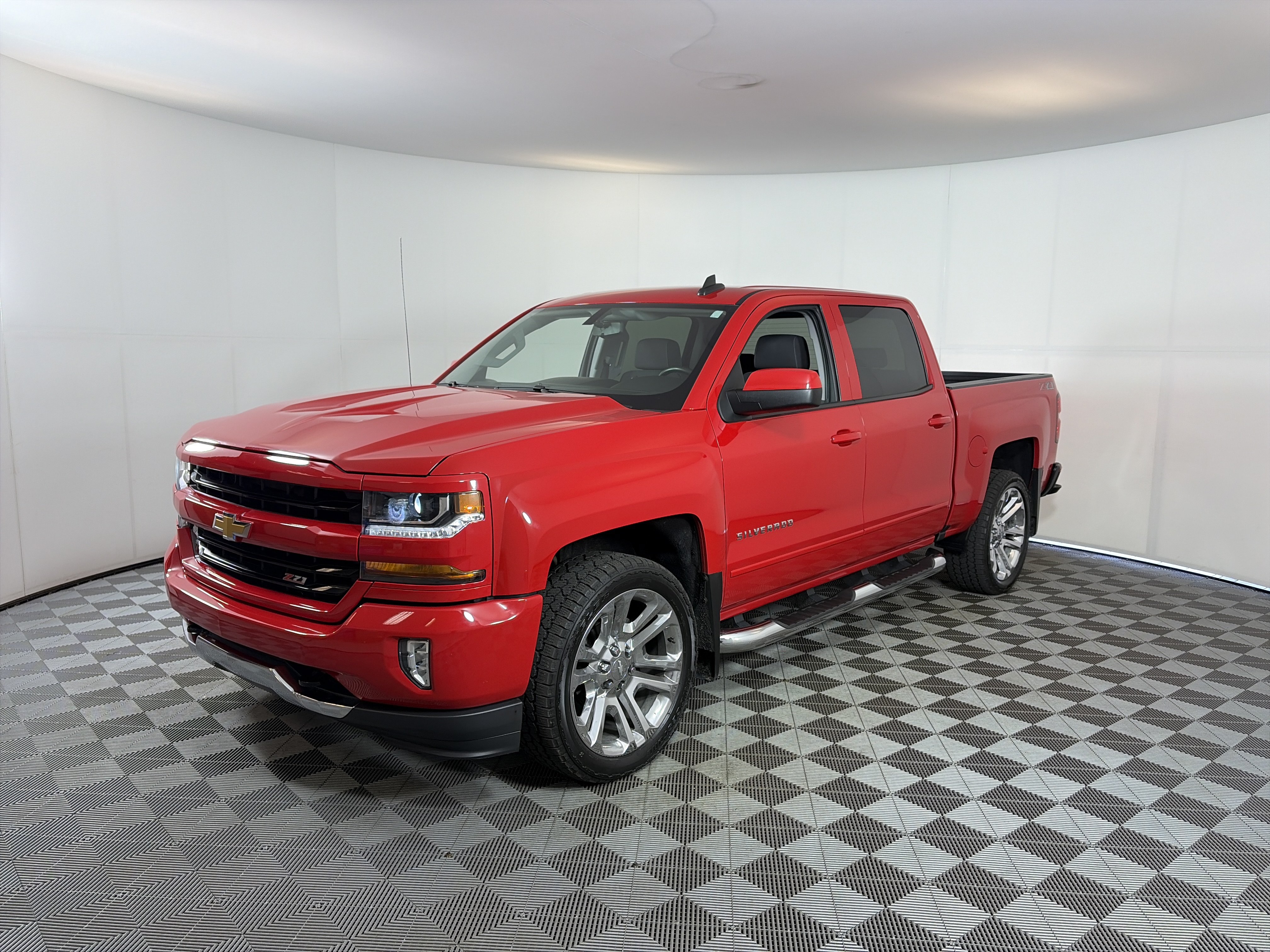 Used 2018 Chevrolet Silverado 1500 LT w/ All Star Edition AWD/4WD image 2