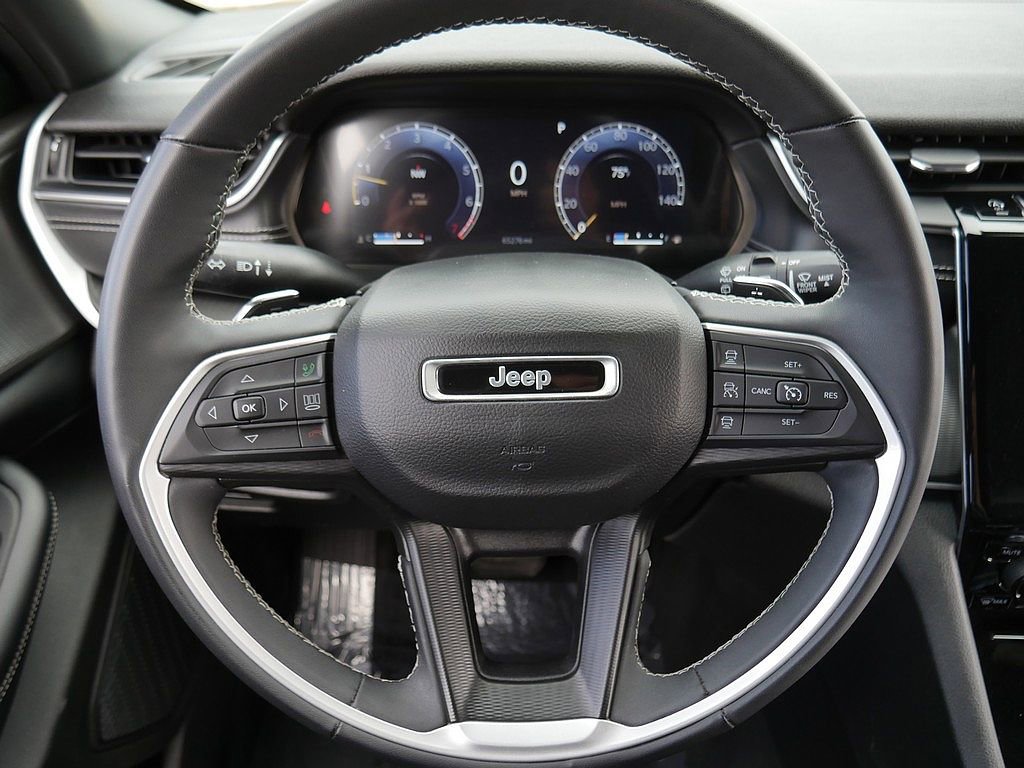 Used 2023 Jeep Grand Cherokee Altitude image 19