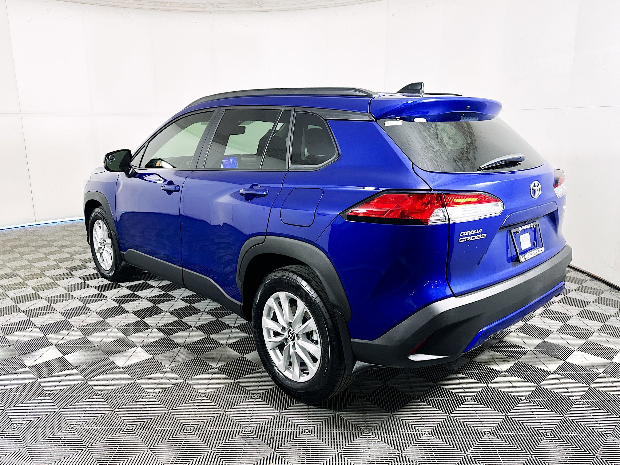 Used 2025 Toyota Corolla Cross LE image 5