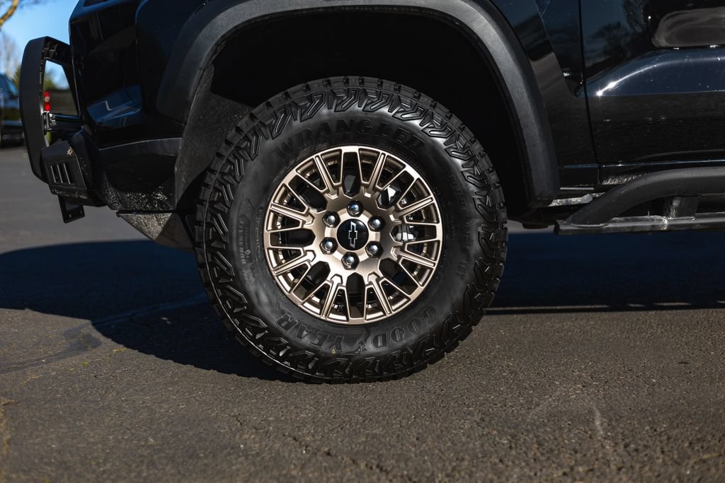New 2026 Chevrolet Colorado ZR2 w/ Off-Road Front Bumper Package AWD/4WD image 16