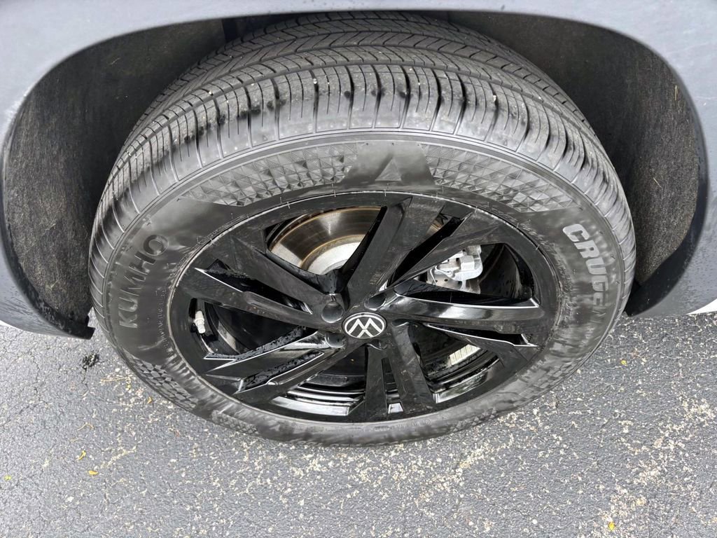 Used 2025 Volkswagen Atlas Cross Sport SEL R-Line image 10