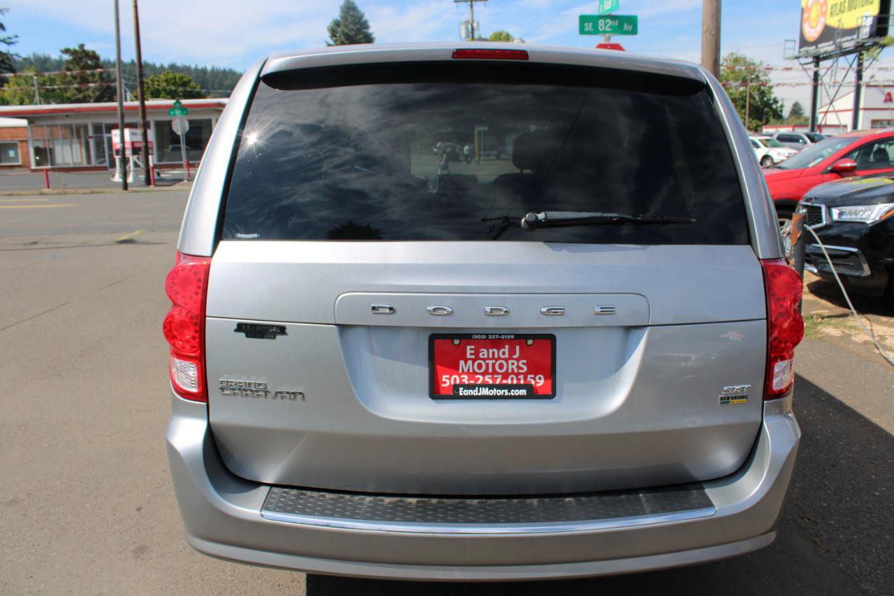 Used 2016 Dodge Grand Caravan SXT FWD image 4