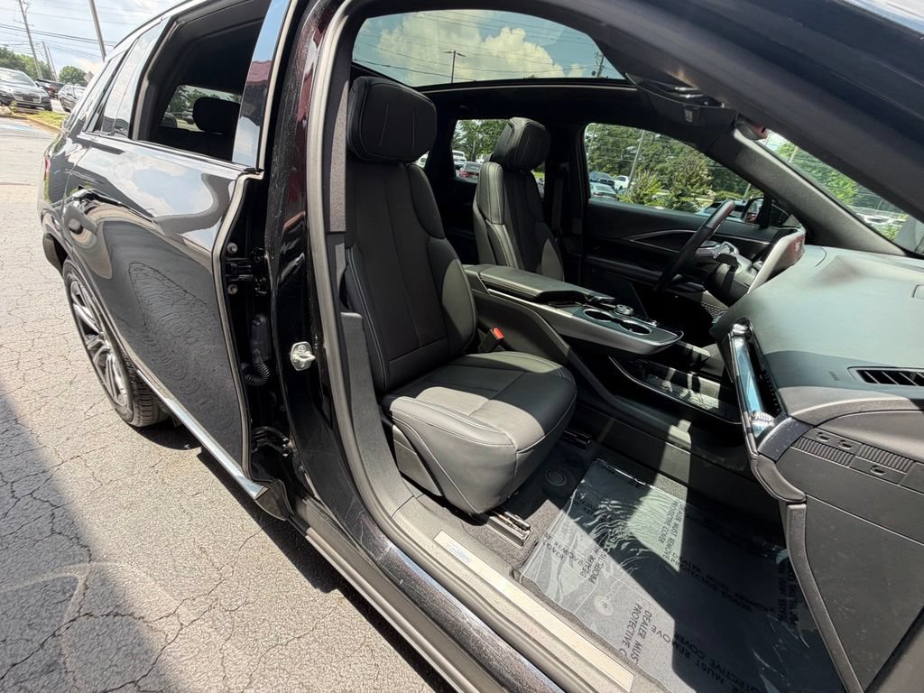 Used 2024 Cadillac Lyriq Luxury AWD/4WD image 33
