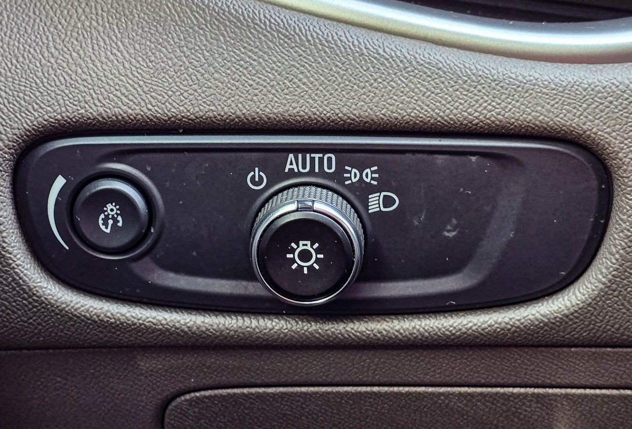 Certified 2025 Chevrolet Malibu LT FWD image 24