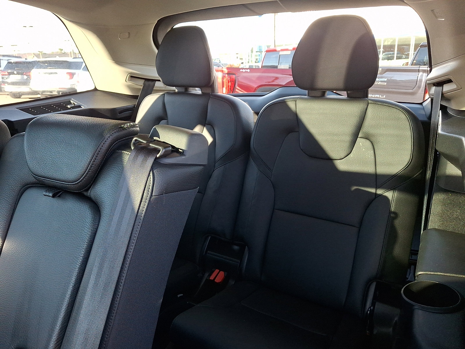 Used 2020 Volvo XC90 T6 Momentum w/ Protection Package Premier image 11