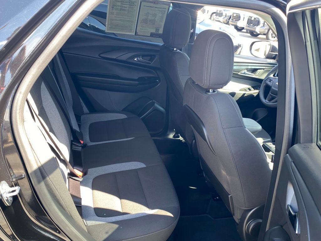 Used 2025 Chevrolet TrailBlazer LT AWD/4WD image 17