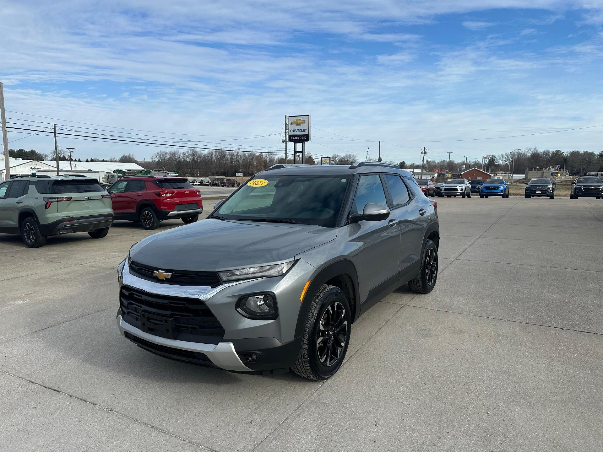 Used 2023 Chevrolet TrailBlazer LT w/ Convenience Package AWD/4WD image 3