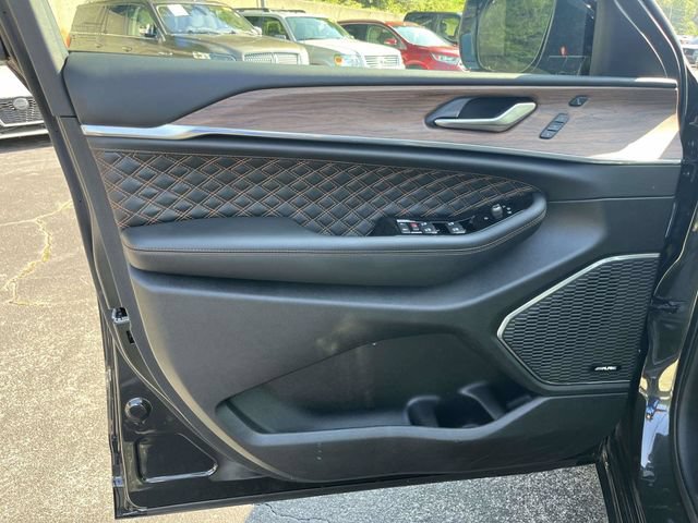 Used 2024 Jeep Grand Cherokee Summit w/ High Altitude Package AWD/4WD image 17