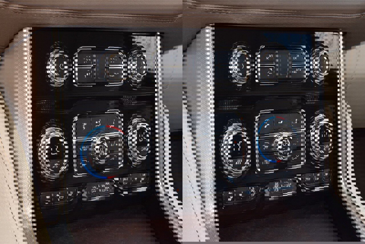 Used 2024 GMC Yukon Denali image 31