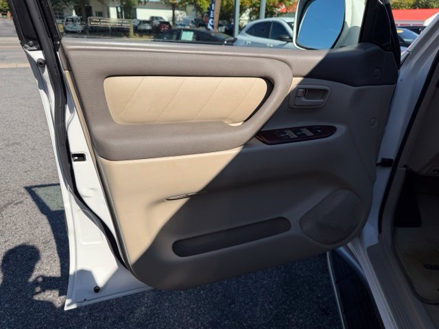 Used 2006 Toyota Land Cruiser w/ Convenience Pkg AWD/4WD image 10