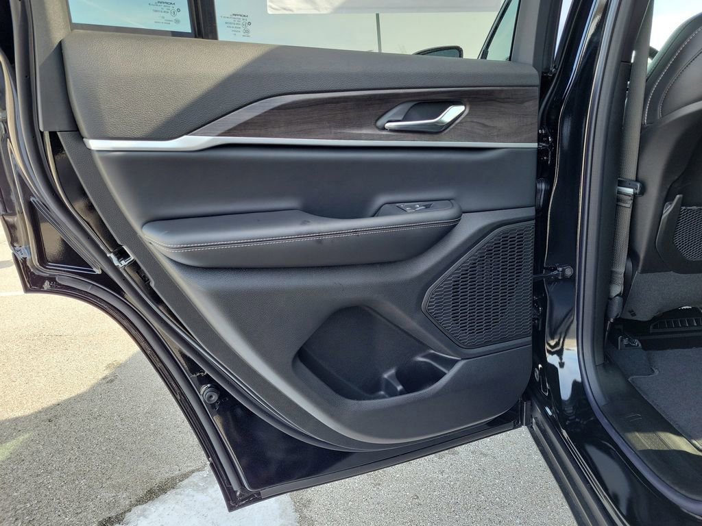 New 2026 Jeep Grand Cherokee Altitude image 5