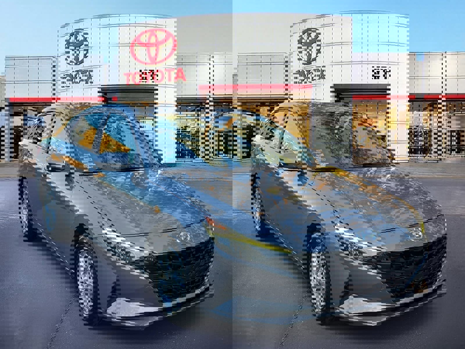 Used 2023 Hyundai Elantra SE image 3