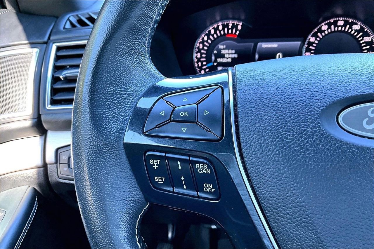 Used 2018 Ford Explorer Platinum AWD/4WD image 30