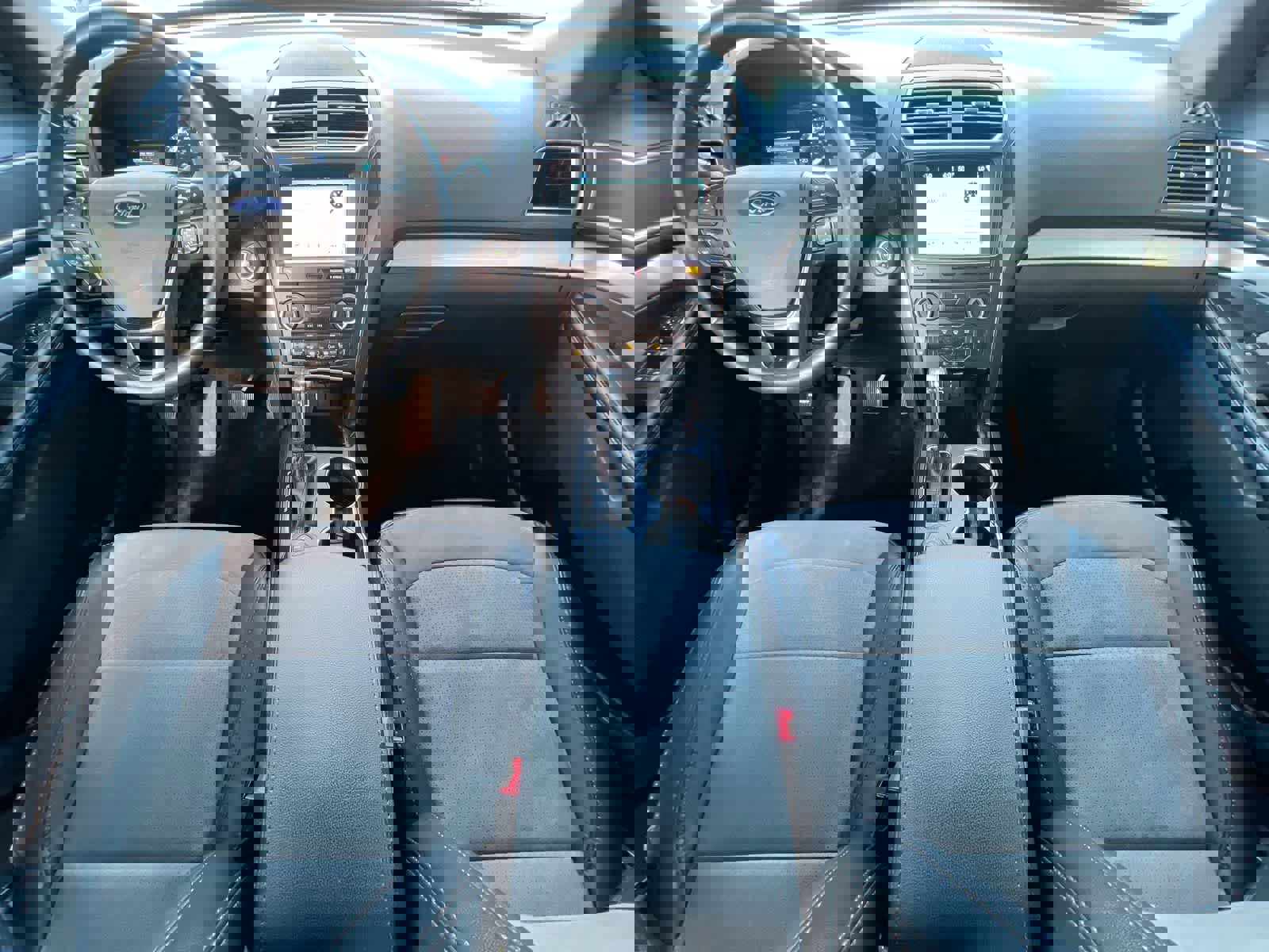 Used 2017 Ford Explorer XLT w/ Equipment Group 202A AWD/4WD image 15