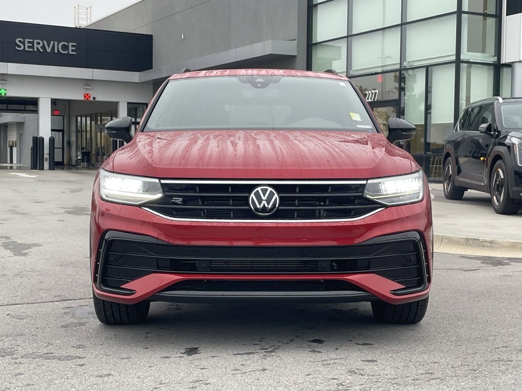 Used 2024 Volkswagen Tiguan SE R-Line image 2
