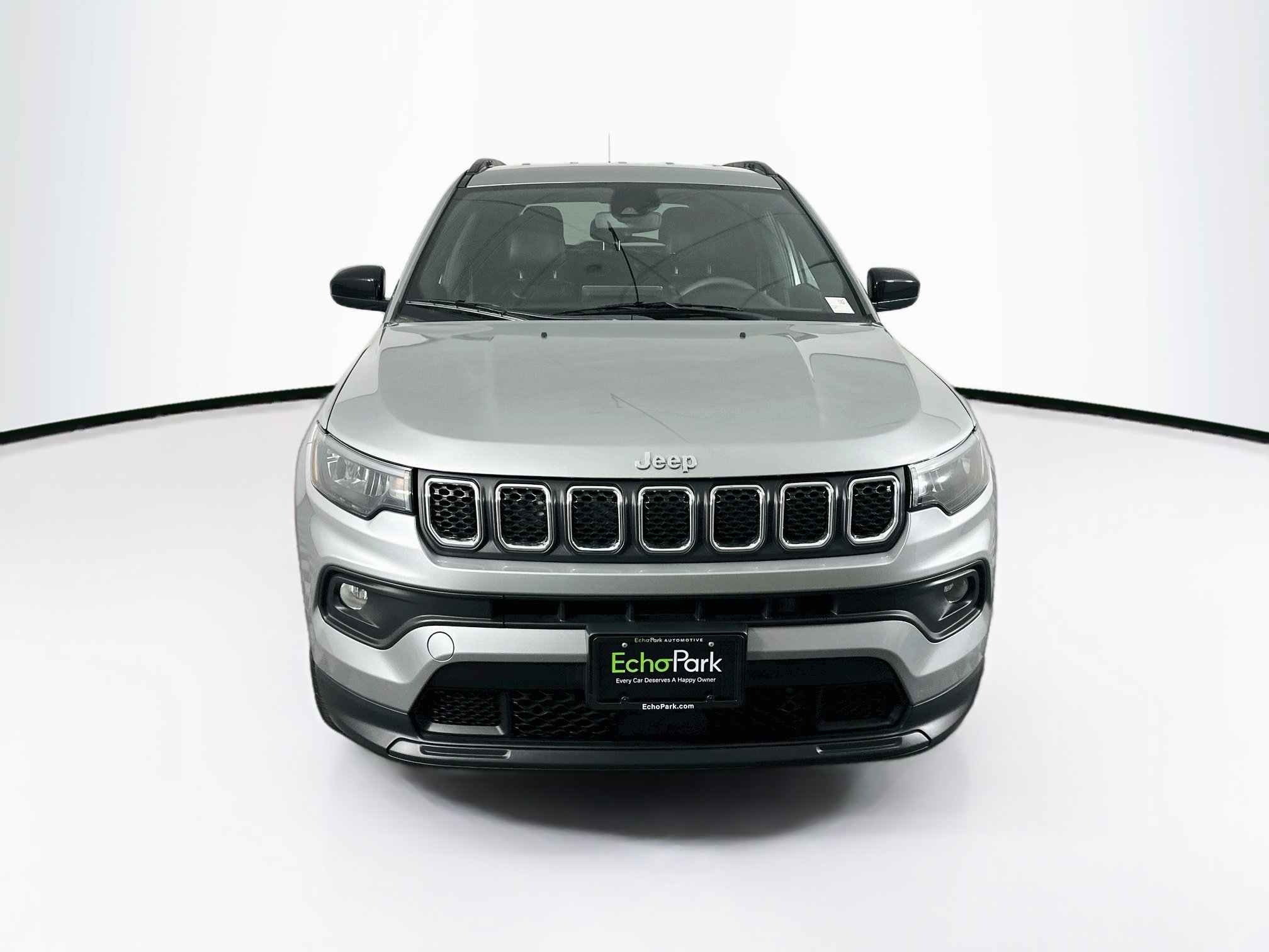 Used 2023 Jeep Compass Latitude AWD/4WD image 2