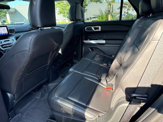 Used 2024 Ford Explorer XLT w/ Equipment Group 202A AWD/4WD image 37