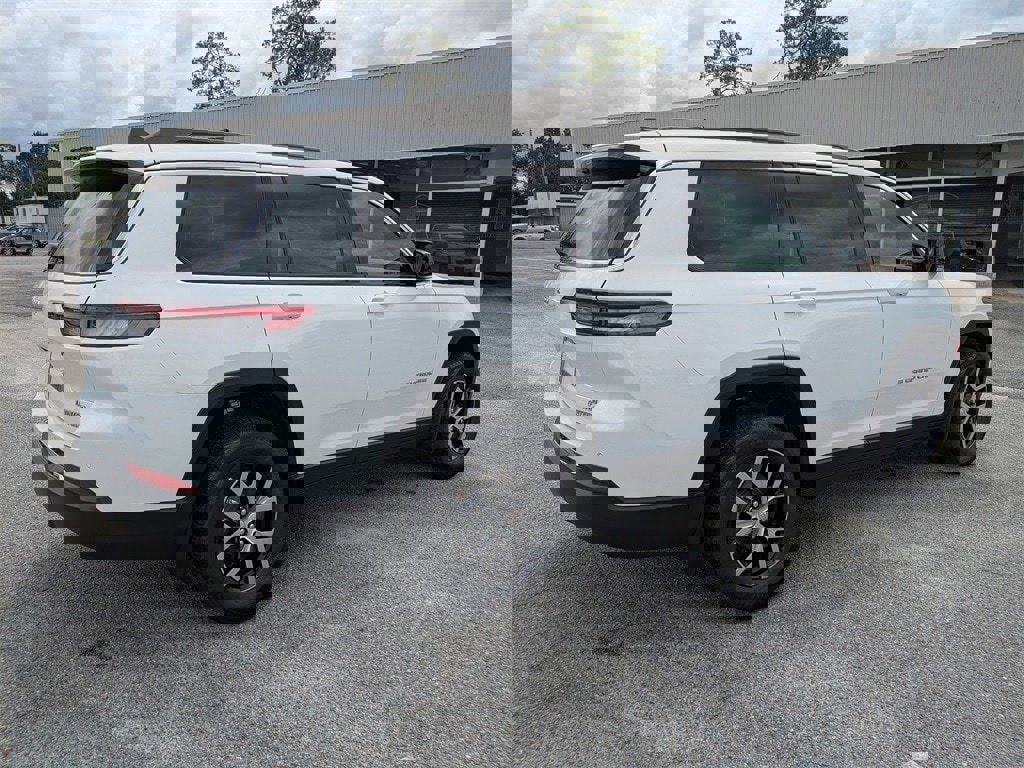 New 2025 Jeep Grand Cherokee L Limited w/ MOPAR Finishing Package image 4