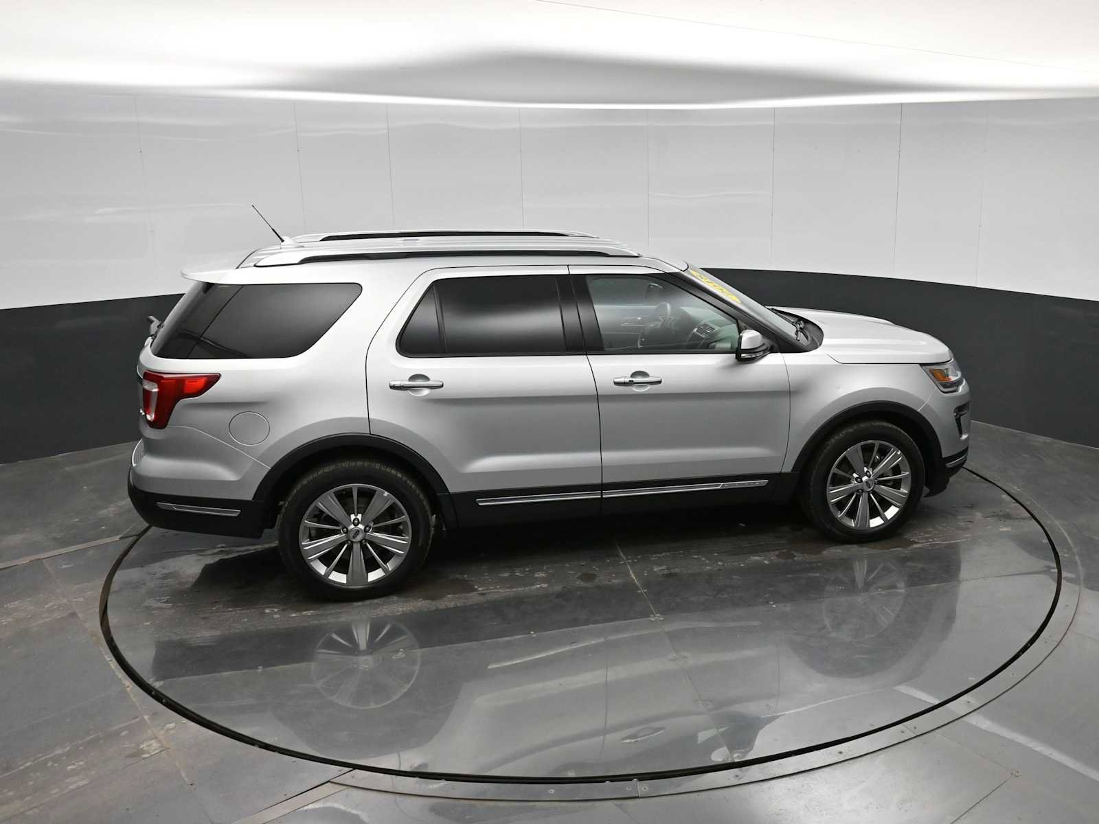 Used 2018 Ford Explorer Limited image 29