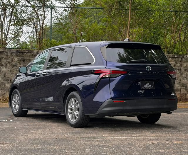 Used 2022 Toyota Sienna XLE FWD image 7