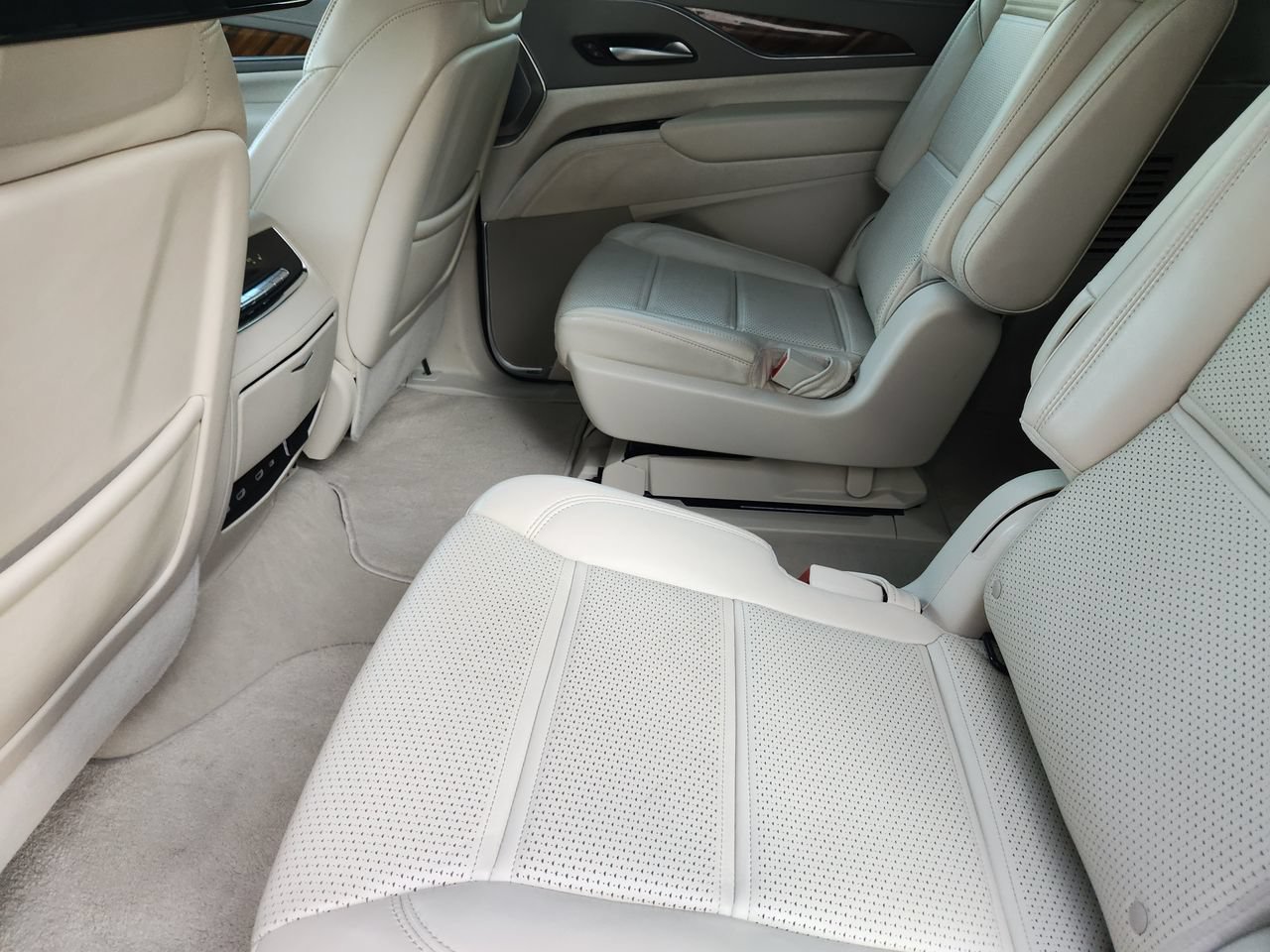 Used 2024 Cadillac Escalade ESV Sport Platinum AWD/4WD image 29