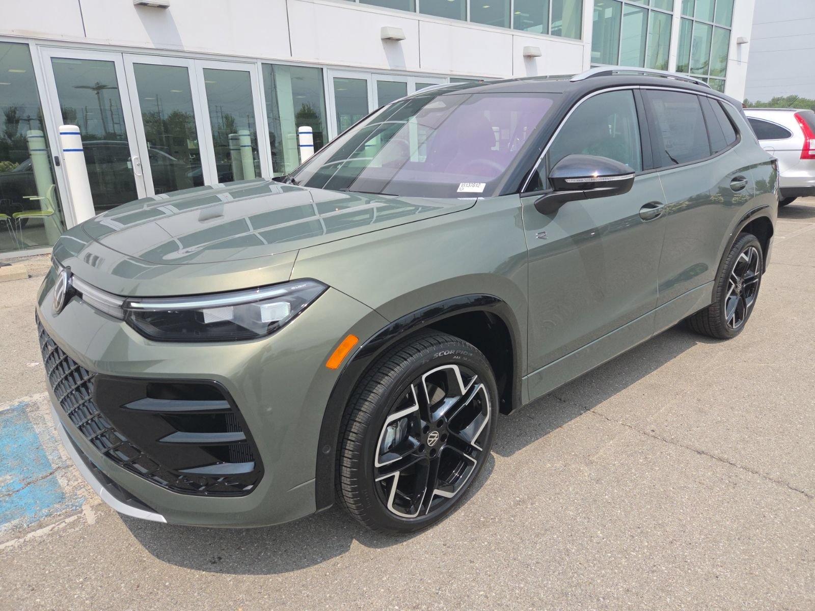 New 2026 Volkswagen Tiguan SEL R-Line AWD/4WD image 11