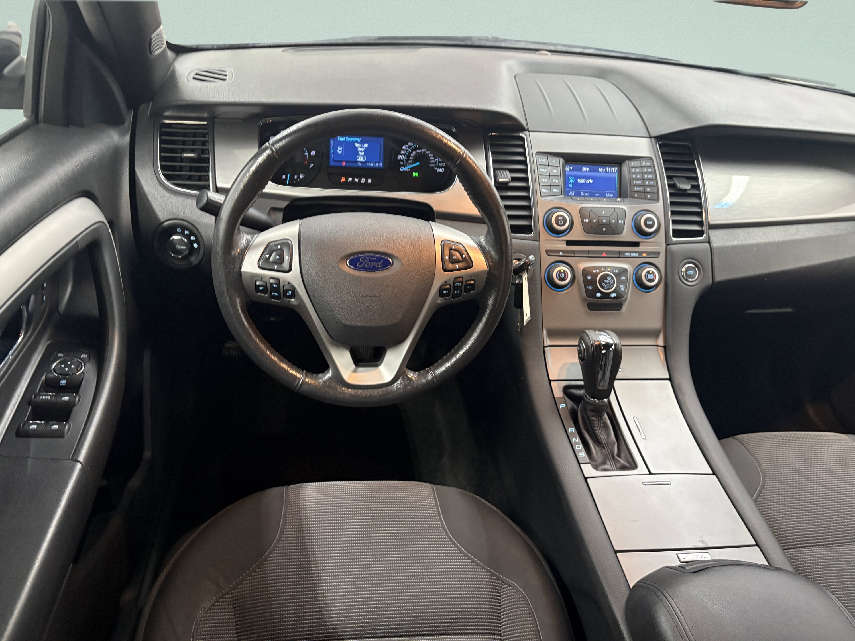 Used 2015 Ford Taurus SEL FWD image 10