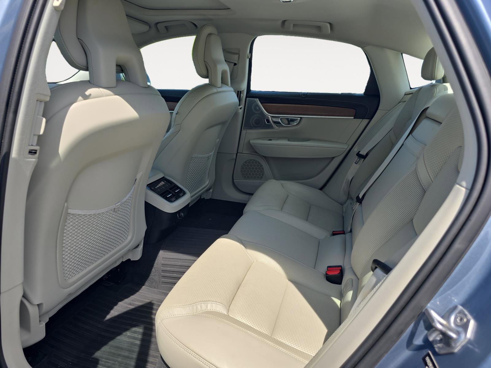 Used 2017 Volvo S90 T6 Inscription w/ Vision Package image 19