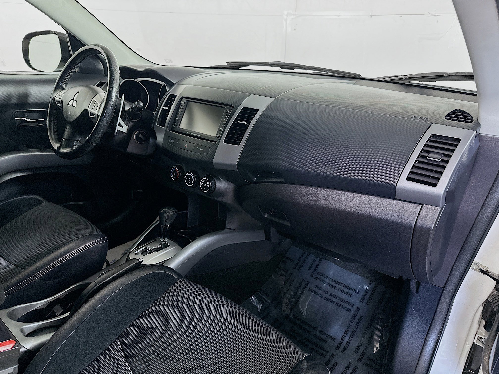 Used 2011 Mitsubishi Outlander SE image 26