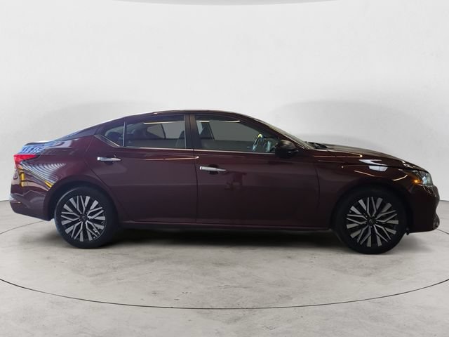 Used 2024 Nissan Altima 2.5 SV FWD image 4
