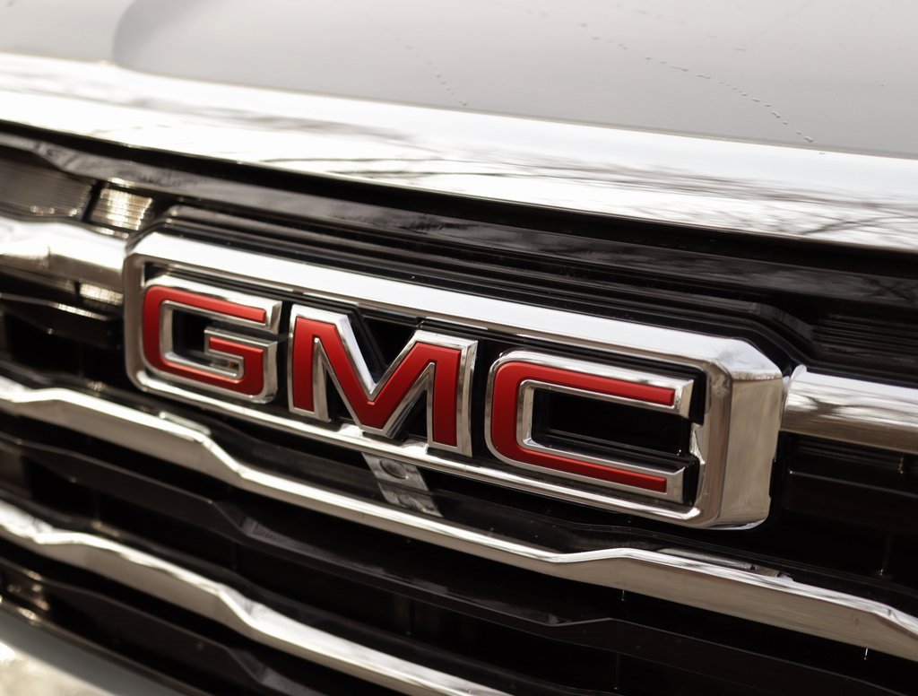 Used 2025 GMC Terrain Elevation image 31