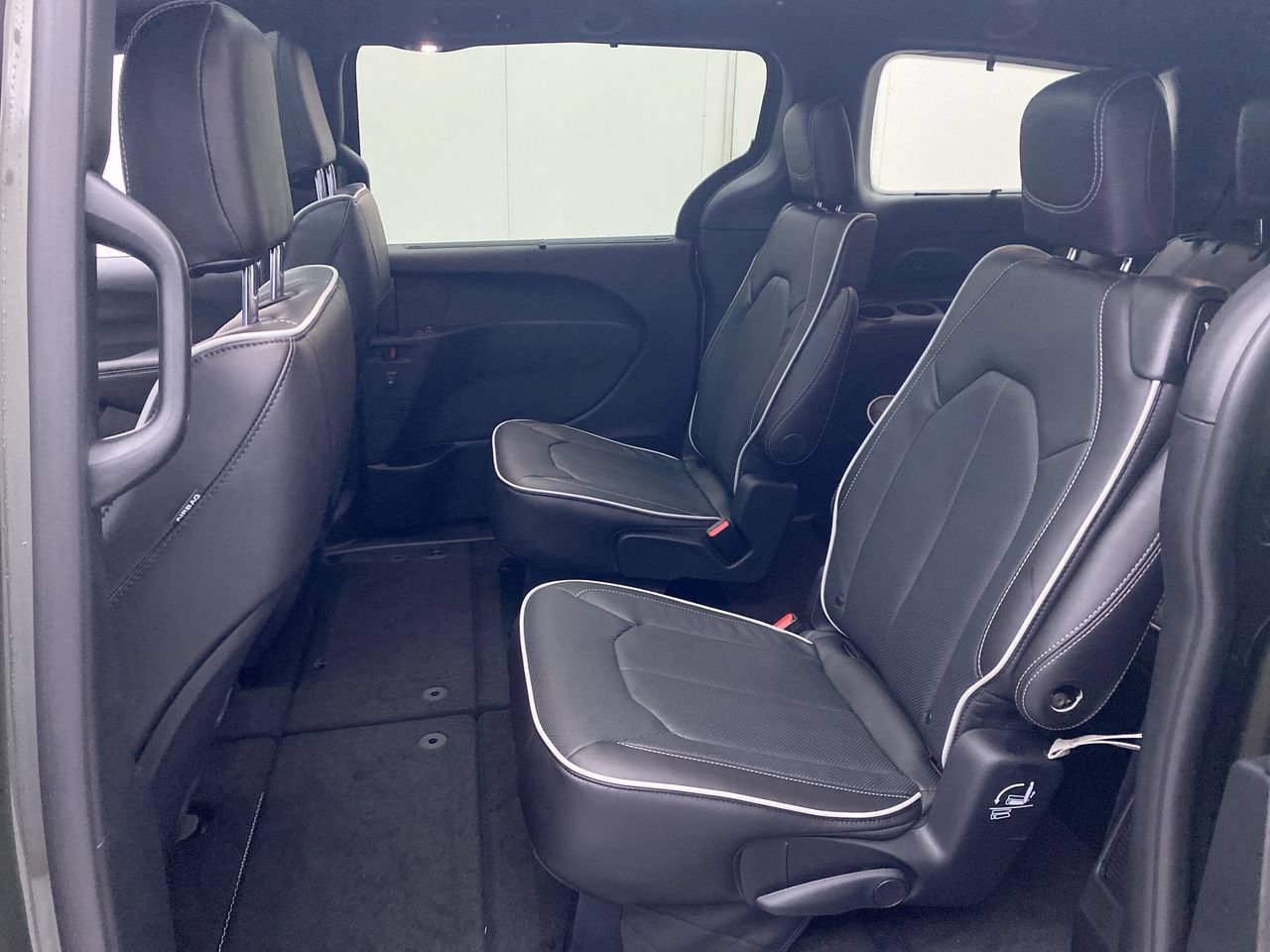 New 2027 Chrysler Pacifica Limited AWD/4WD image 23