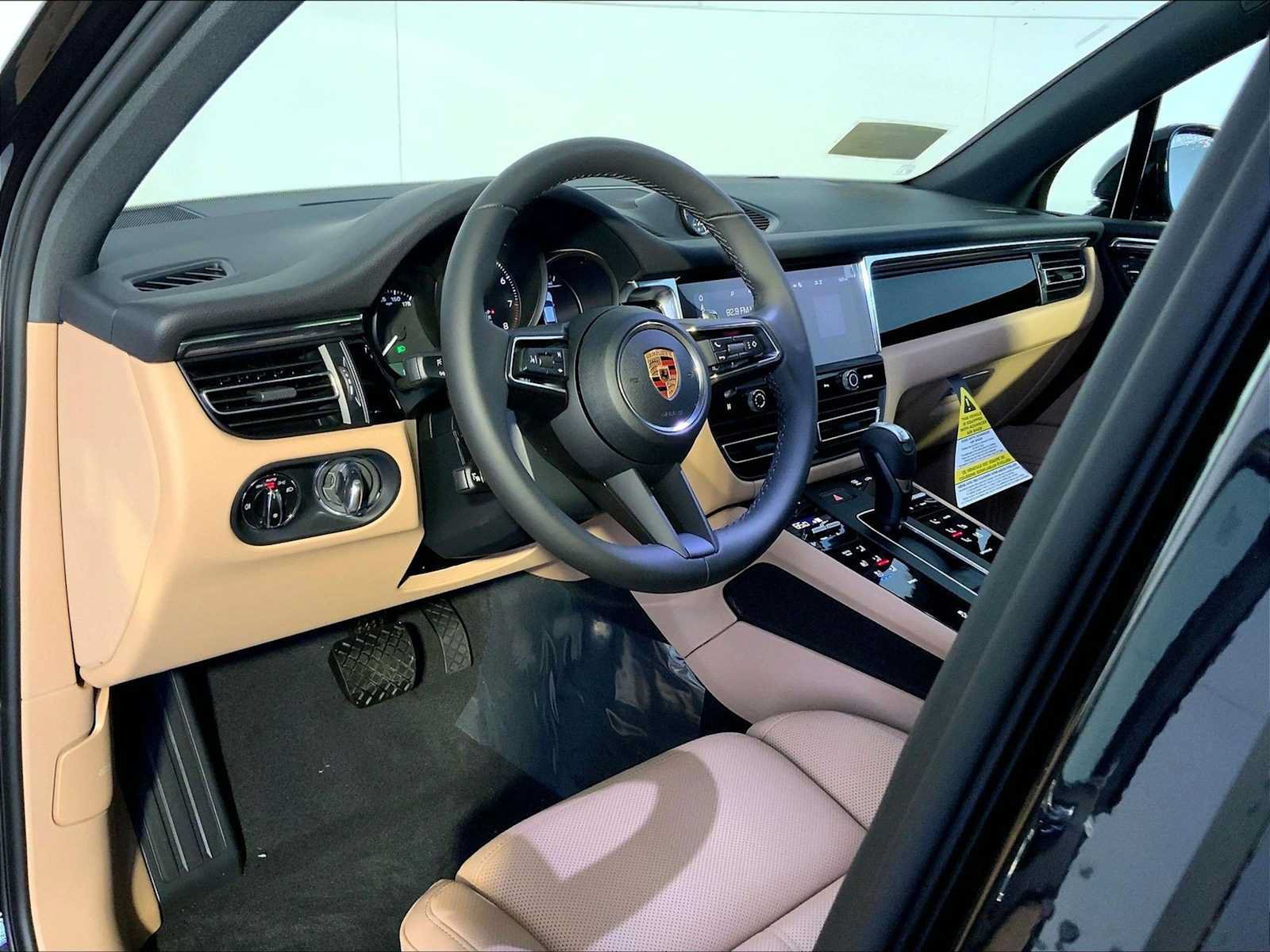 New 2026 Porsche Macan AWD/4WD image 4