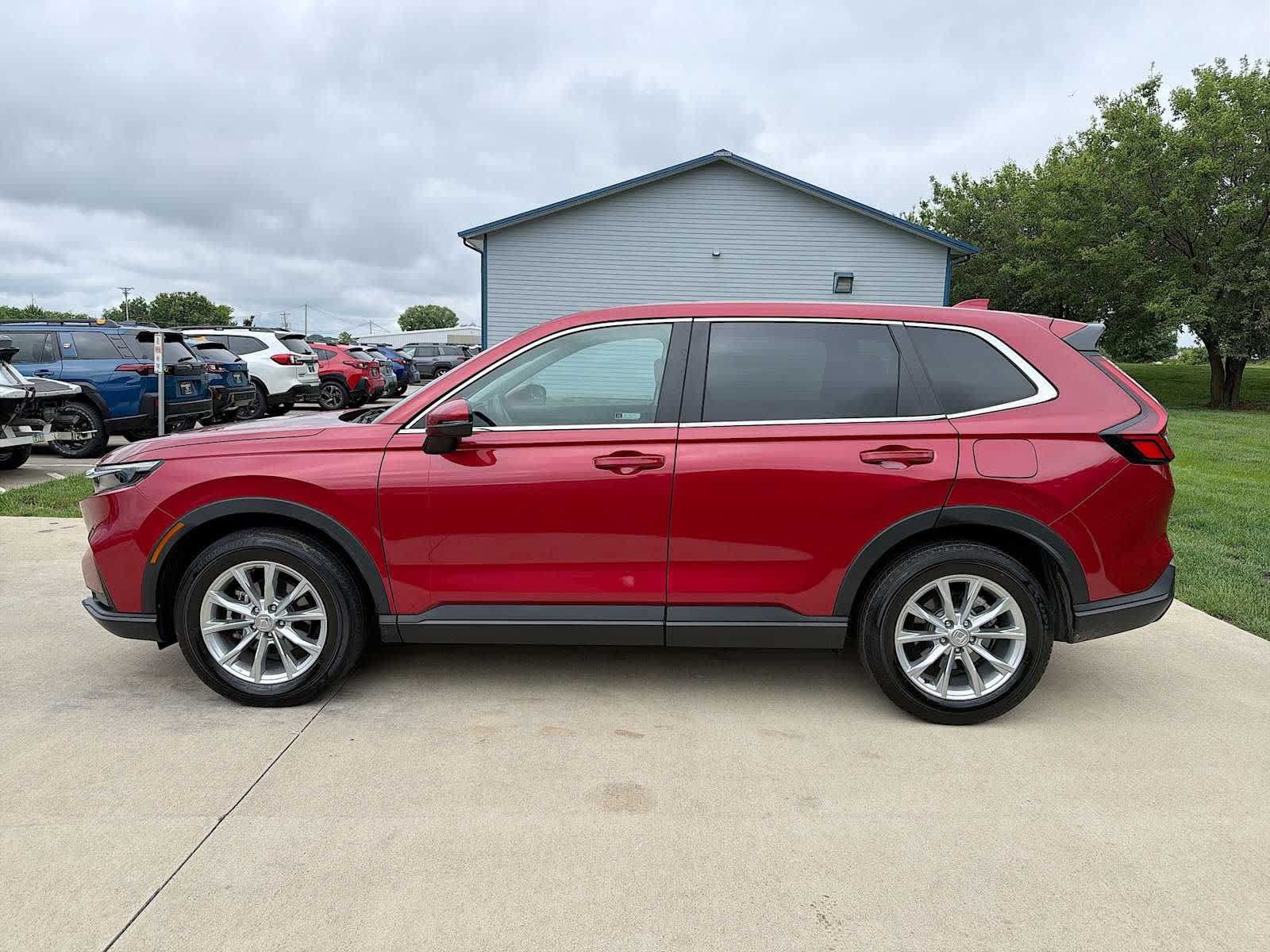 Used 2024 Honda CR-V EX image 3
